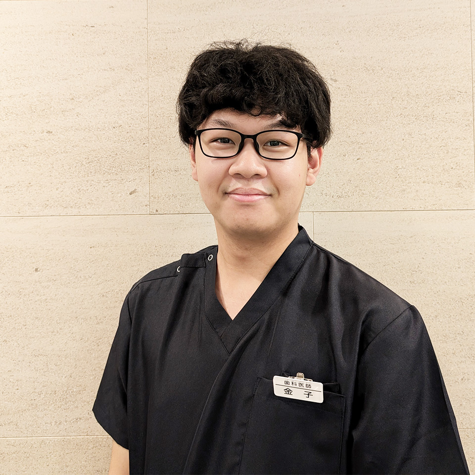 金子　陸